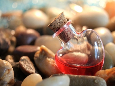 Vonzerő és csábítás: a feromonos parfümök világa